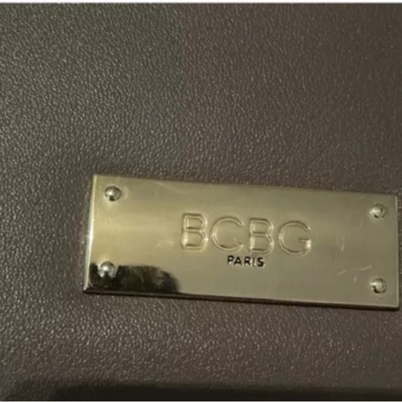 WOMEN'S TAUPE LEATHER BCBG WALLET ZIP GOLD STUDDED - Picture 2 of 5